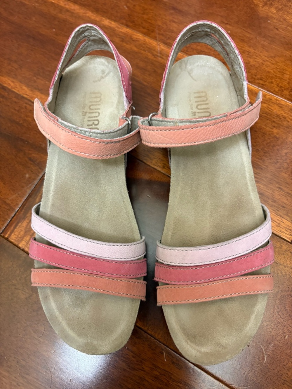 Munro pink sandals